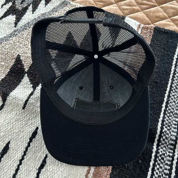 Hooked & Tagged trucker cap - Picture 3 of 3